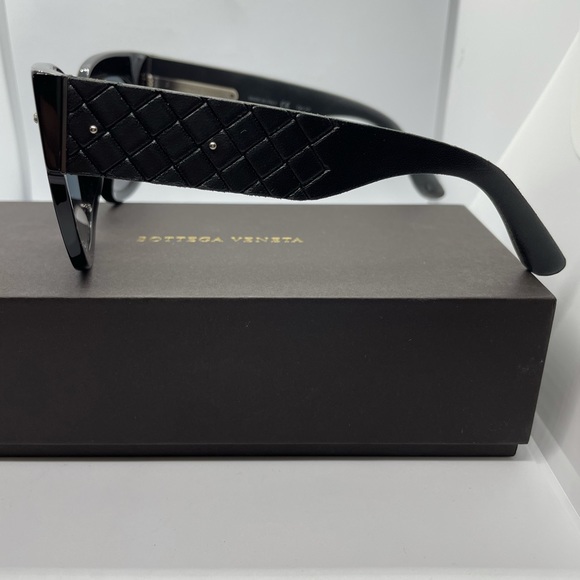 BN Bottega Veneta leather and acetate sunglasses - Picture 6 of 6